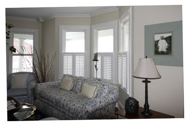 Living room - traditional living room idea in New York