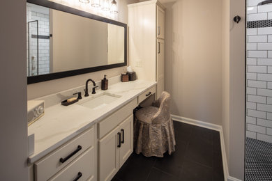 Elegant bathroom photo in Cincinnati