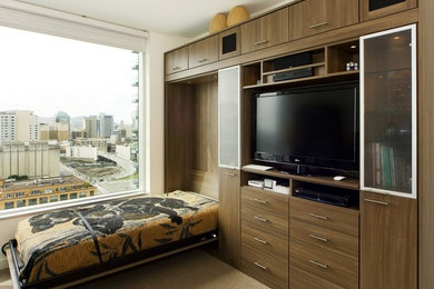 Example of a classic bedroom design in Seattle