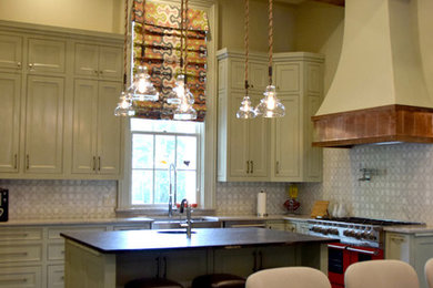 Example of a classic kitchen design in New Orleans