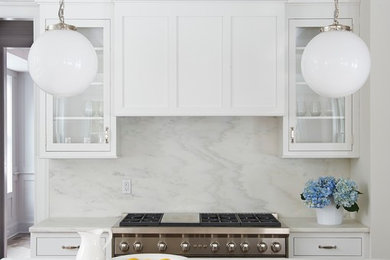 Example of a classic kitchen design in New York