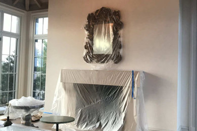 Living room photo in Toronto