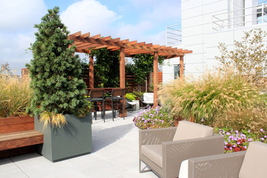Inspiration for a modern exterior home remodel in New York