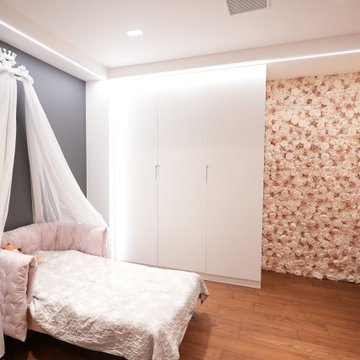 Single family home with Lighting design and Lutron lighting control