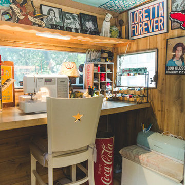 My Houzz: Inside the Austin Home of a Vintage-Style Neon Artist