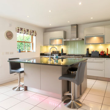 Approved Used Kitchen, Modern with Range Oven