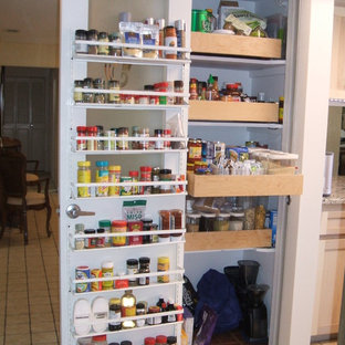 Mid-sized traditional kitchen pantry ideas - Inspiration for a mid-sized timeless u-shaped kitchen pantry remodel in Orlando with an undermount sink, shaker cabinets, light wood cabinets, quartz countertops, multicolored backsplash, stainless steel appliances and no island