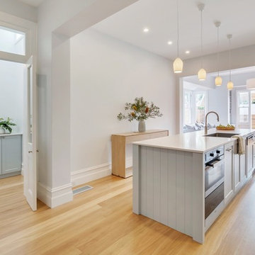 Spacious Kitchen Island Bench