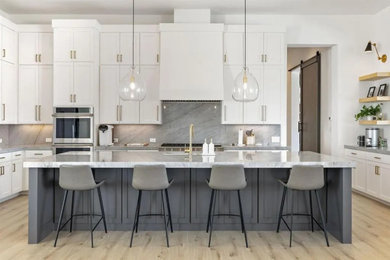 Kitchen - kitchen idea in Austin