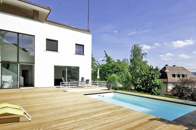Große Moderne Terrasse neben dem Haus in Stuttgart