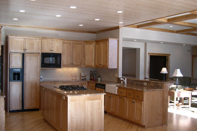 Kitchen - craftsman kitchen idea in Milwaukee
