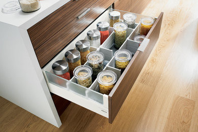 Blum TANDEMBOX intivo High Fronted Pull-out with ORGA-LINE in Silk White