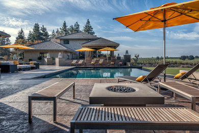 Trendy pool photo in Sacramento