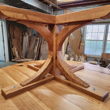 Round Pedestal Dining Table - Cherry