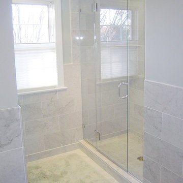 Contemporary Bathroom with Clean Lines and Natural Lighting 2