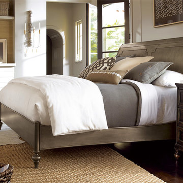 Proximity Antiqued Iron Queen Sleigh Bedroom Set