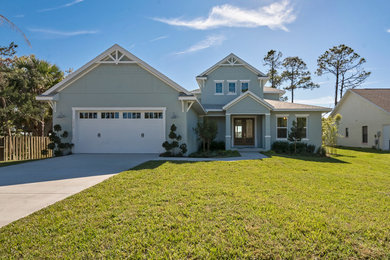 This is an example of a contemporary home design in Orlando.