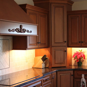 Traditional Maple Kitchen