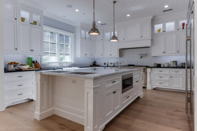 Example of a trendy kitchen design in Tampa