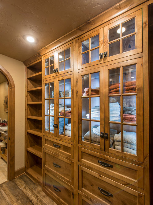 855 Rustic Closet Design Ideas Remodel Pictures Houzz   E7812d55046e69ee 5863 W500 H666 B0 P0  Rustic Closet 