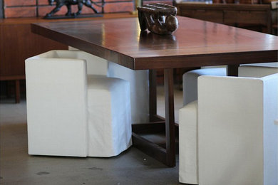Dining room - modern dining room idea in Los Angeles