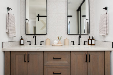 Example of a country bathroom design in Orange County