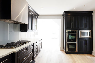 Transitional kitchen photo in Toronto
