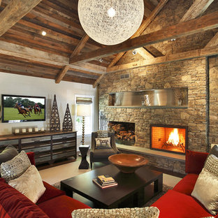 Idéer för att renovera ett mellanstort funkis allrum med öppen planlösning, med en spiselkrans i sten, flerfärgade väggar, mellanmörkt trägolv, en standard öppen spis och en väggmonterad TV