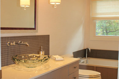 Elegant bathroom photo in St Louis