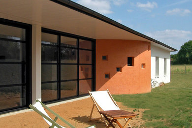 This is an example of a contemporary home design in Angers.