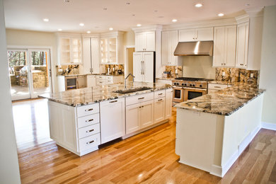Example of a classic kitchen design in Other