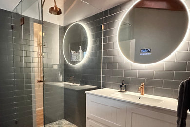 This is an example of a country bathroom in Sunshine Coast.