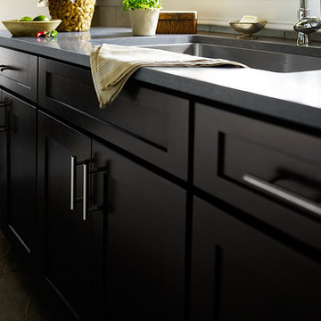 Black Kitchen Cabinets | Dayton Door Style | CliqStudios