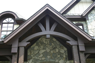 Example of a mountain style exterior home design in Raleigh