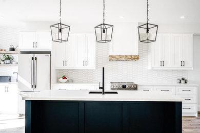 Example of a country kitchen design in Toronto