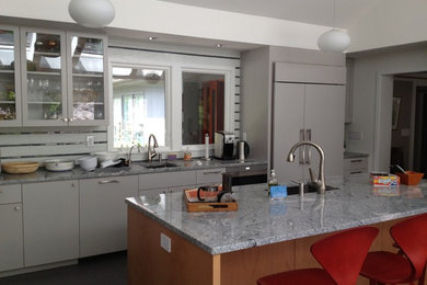 Example of a classic kitchen design in Boston