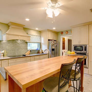 Traditional Kitchen in Pensacola, Florida