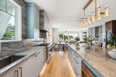 Example of a trendy kitchen design in Charleston