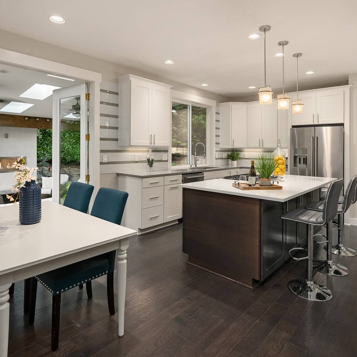 Example of a kitchen design in Seattle