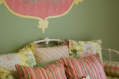 Inspiration for a timeless kids' room remodel in Kansas City
