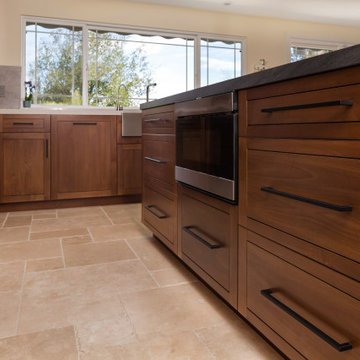Neo traditional kitchen in Porter Ranch