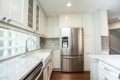 Kitchen - small contemporary kitchen idea in Chicago