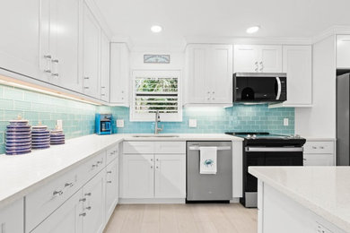 Kitchen photo in Miami