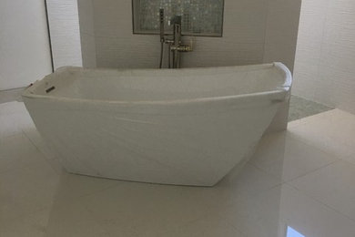 Modelo de cuarto de baño moderno grande
