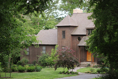 Photo of a mid-sized traditional partial sun front yard gravel landscaping in Baltimore for fall.