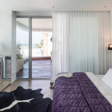 Master bedroom with sea view