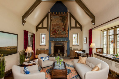 Example of a classic living room design in Philadelphia