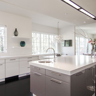 Küchen mit Rückwand aus Spiegelfliesen Ideen, Design & Bilder - August