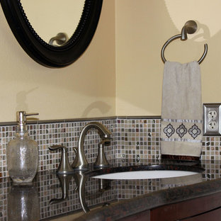 Bäder mit Lamellenschränken und Schieferfliesen Ideen, Design & Bilder