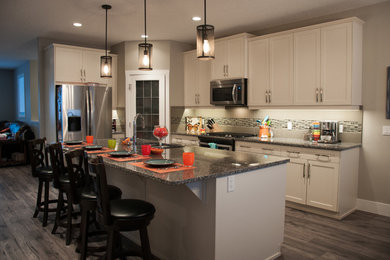 Kitchen - mid-sized contemporary kitchen idea in Calgary